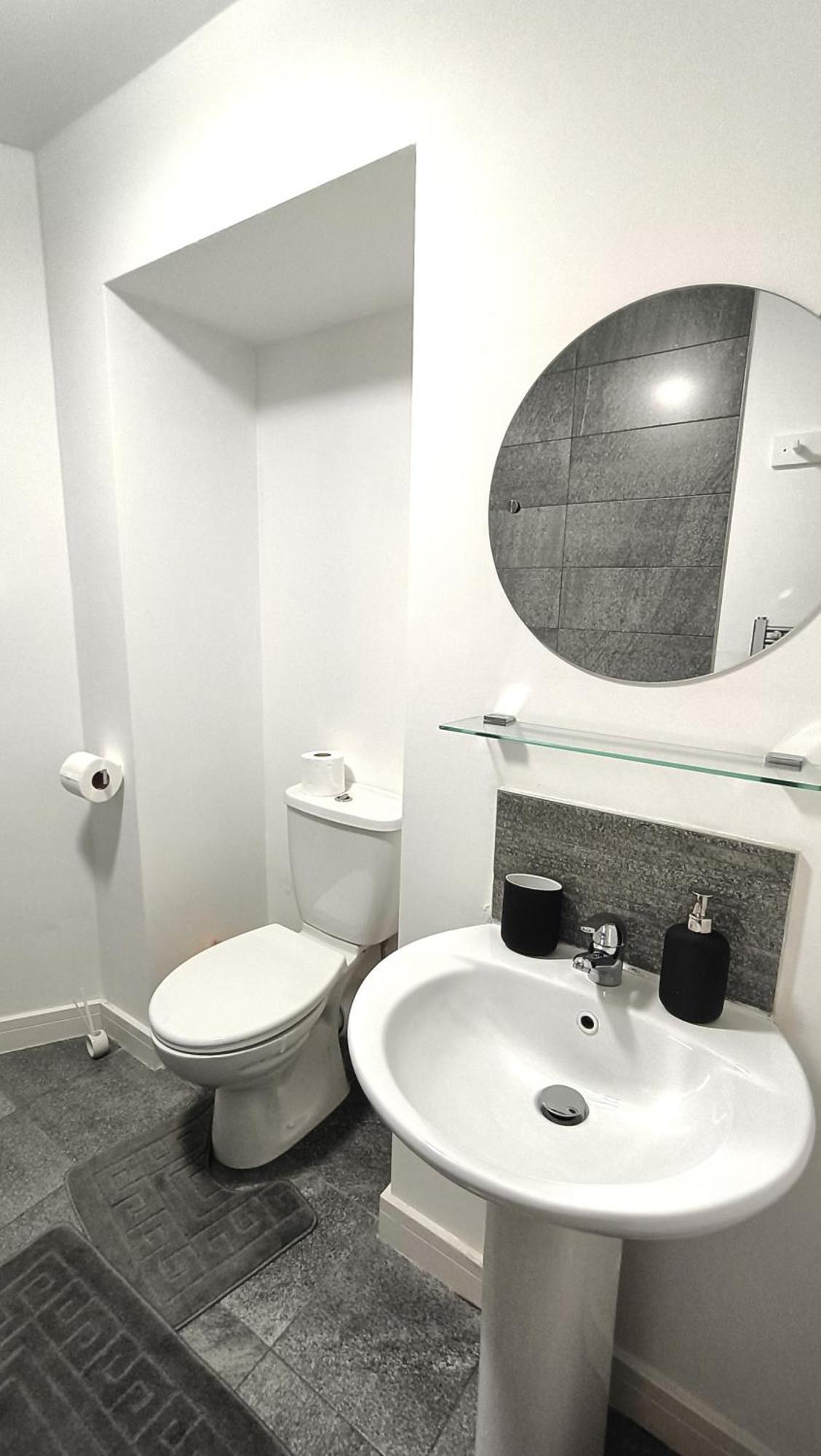 Ideal For Groups - Modern 2 Bedroom Apartment - Free Parking, Transit Links, Close To Stadiums Manchester Kültér fotó