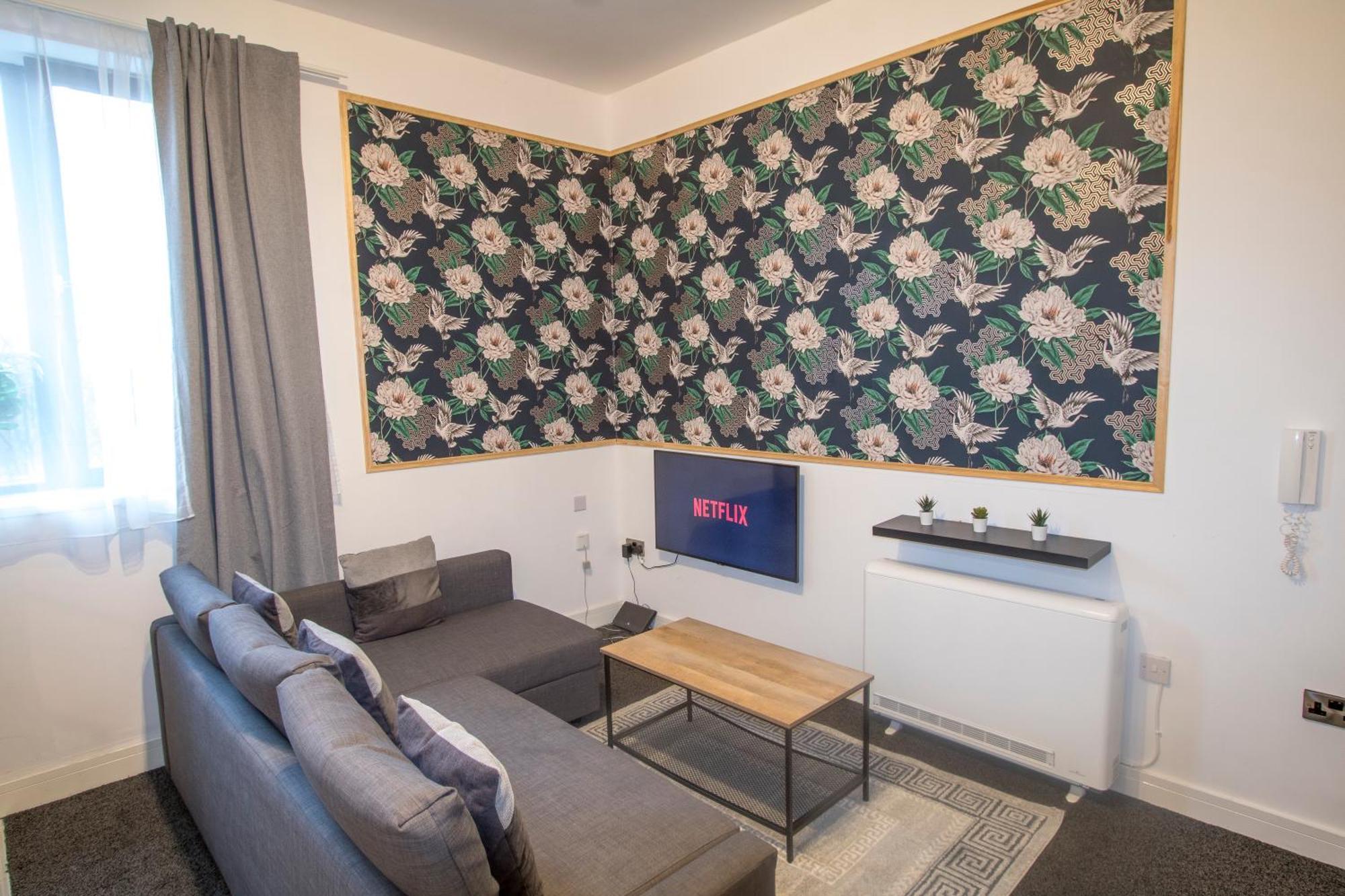 Ideal For Groups - Modern 2 Bedroom Apartment - Free Parking, Transit Links, Close To Stadiums Manchester Kültér fotó